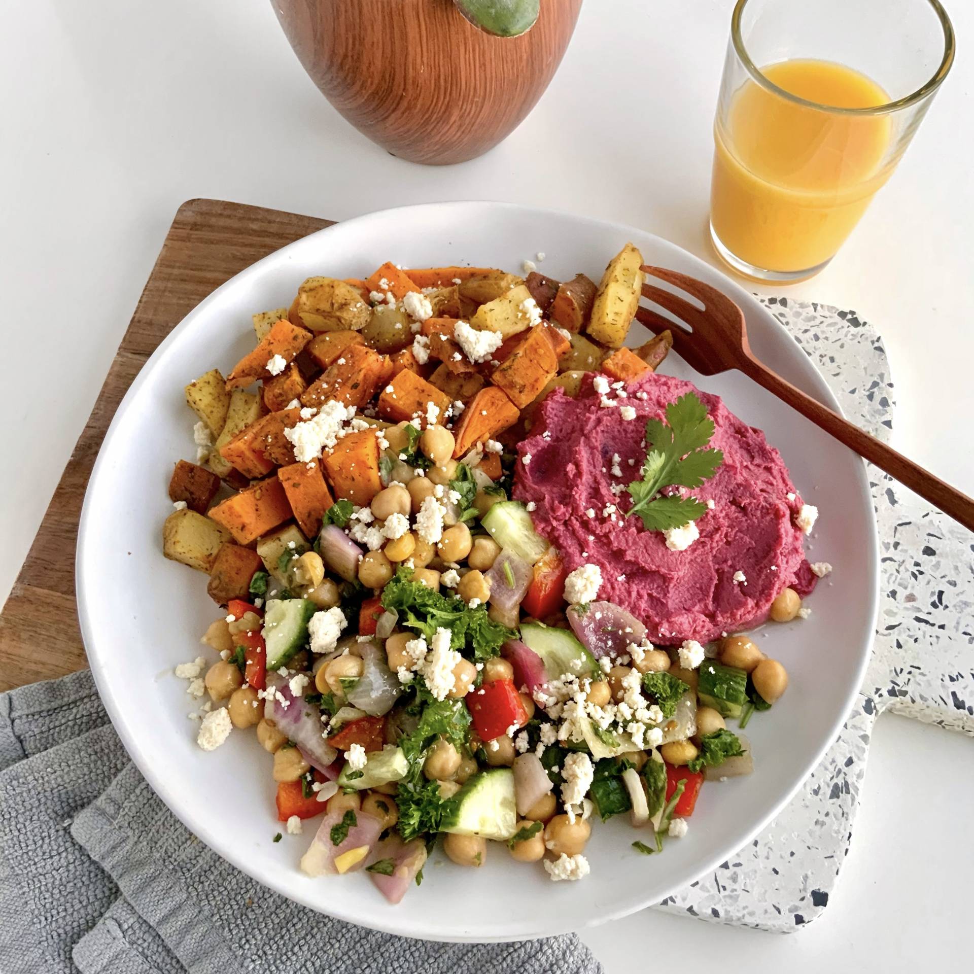 Lebanese Za'atar Bowl + Beet Hummus
